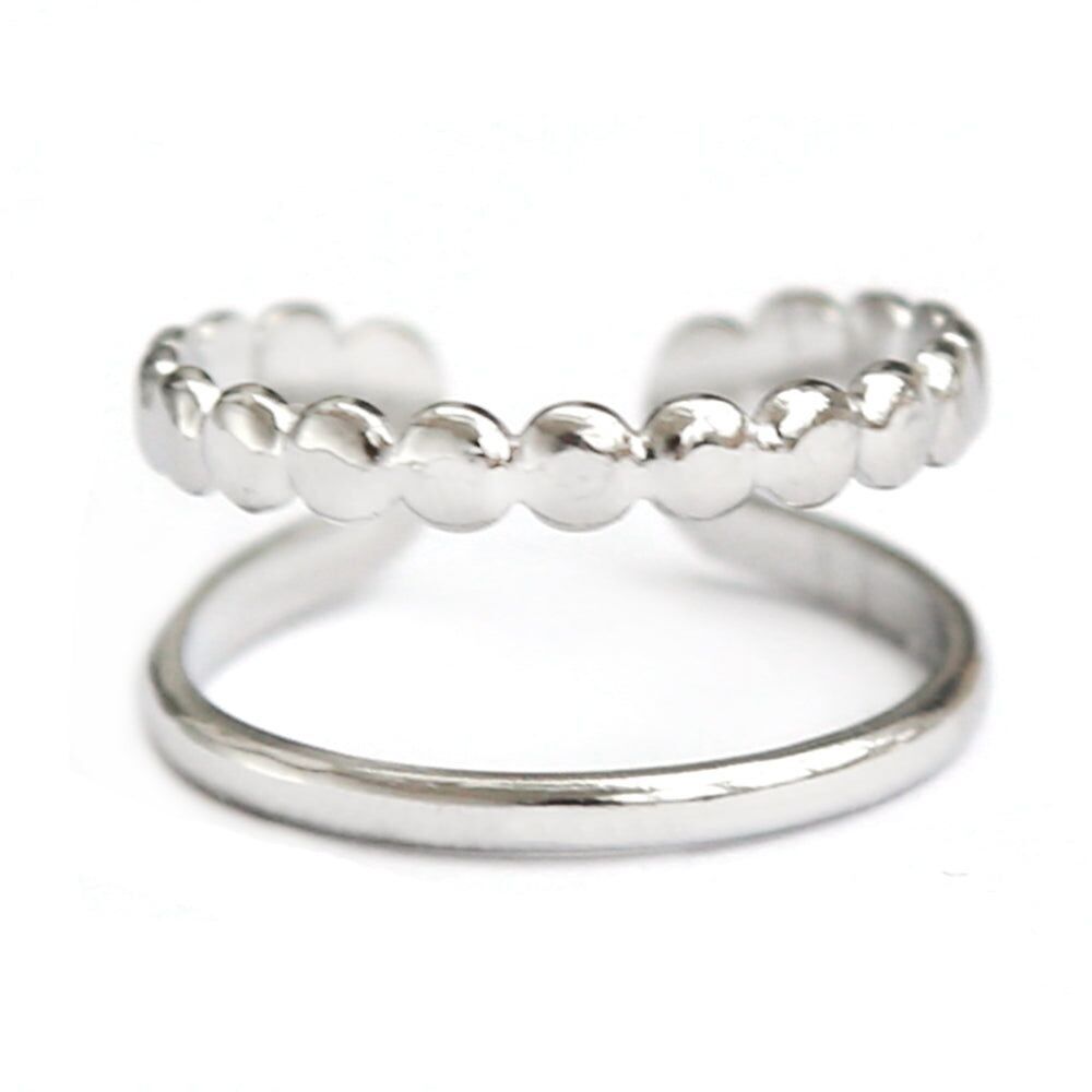 Línea de puntos del anillo de plata