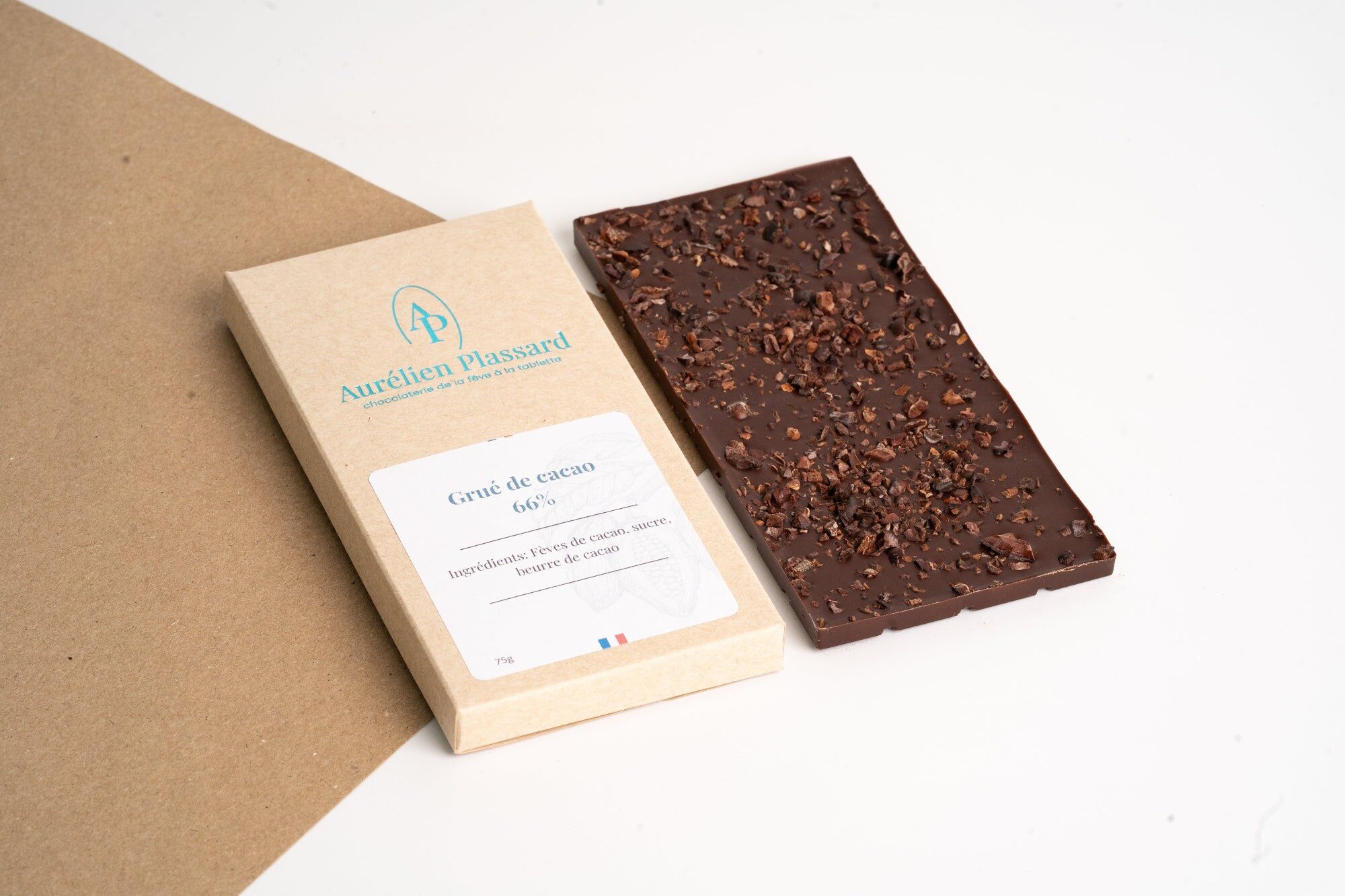 Dark chocolate bar with 66% cocoa and cocoa nibs