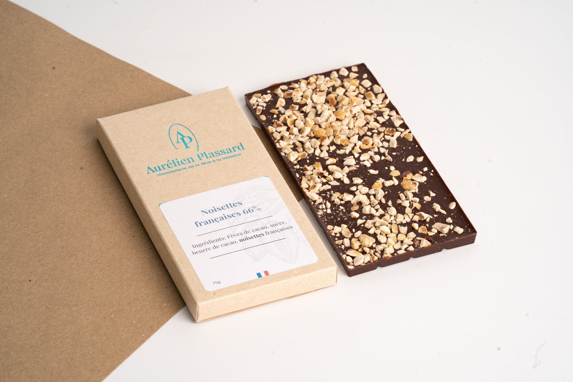 Dark chocolate bar with 66% cocoa and French hazelnuts