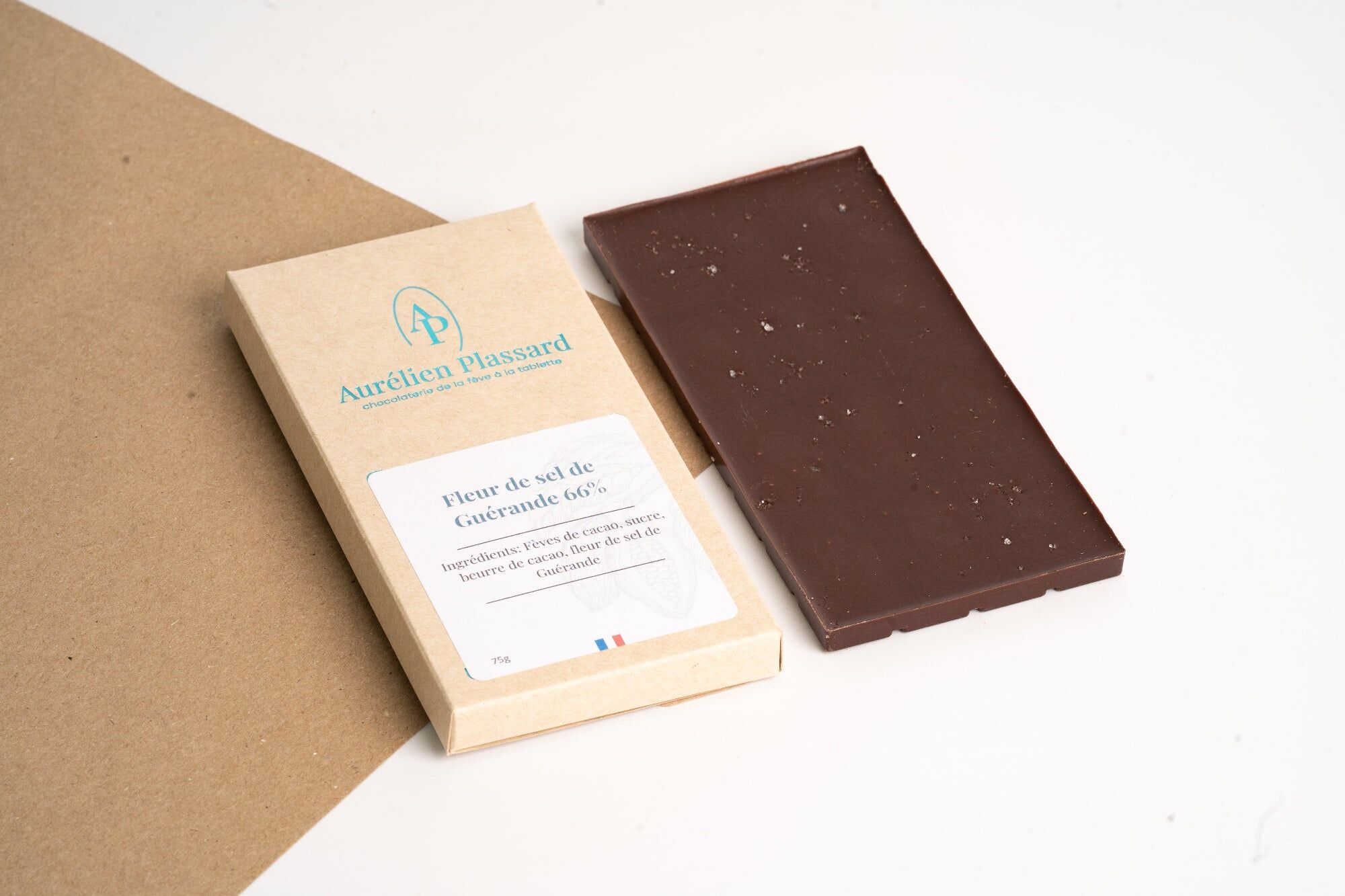 Dark chocolate bar with 66% cocoa and Guérande sea salt