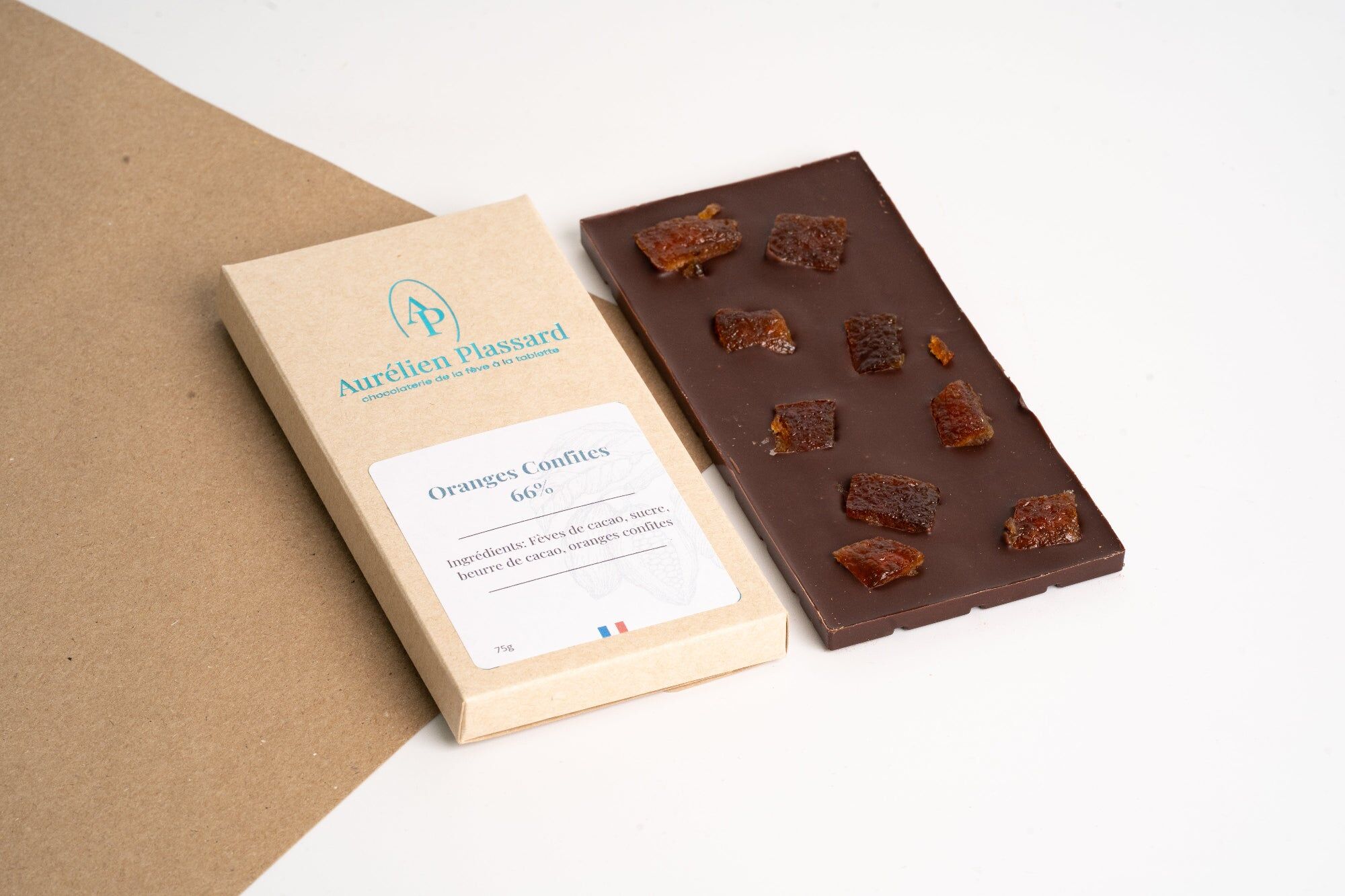 Dark chocolate bar with 66% cocoa and candied oranges