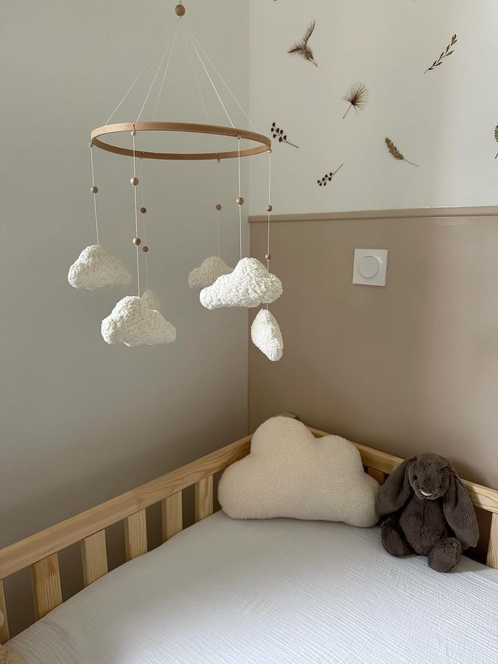 Mobile nuages bouclé, mobile pour chambre de bébé, mobile pour lit de bébé nuages, chambre de bébé déco minimaliste, nuage bouclette
