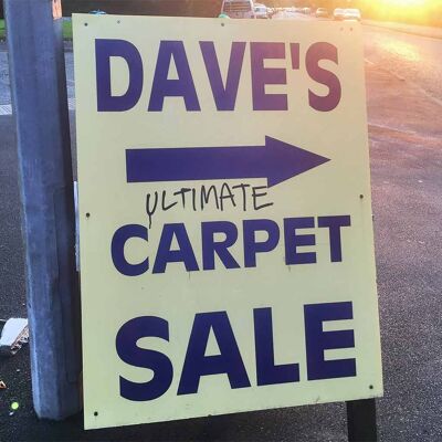 Tarjeta de felicitación - Instadom "La última oferta de alfombras de Dave - Whalley Range, Manchester"