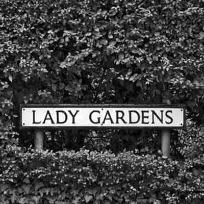 Grußkarte - Straßenschild Lady Gardens