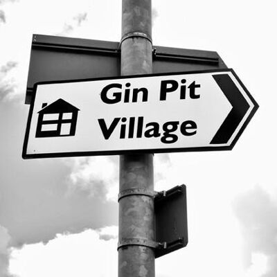 Biglietto d'auguri - segnale stradale Gin Pit Village