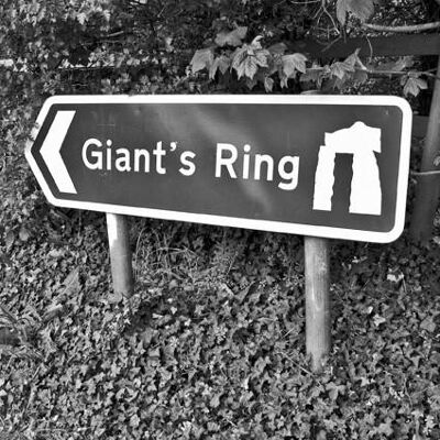 Giant's Ring - Foto-Grußkarte mit Straßenschild
