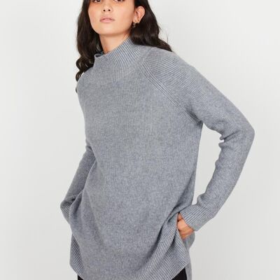 MAGLIA LUNGA ASIMMETRICA IN MAGLIA CON APERTURE LATERALI E COLLO PERKINS