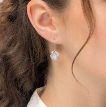 Boucles d'oreilles pendantes élégantes à crochet en pierre de lune ronde 2