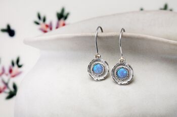 Boucles d'oreilles crochet opale bleu pâle 2