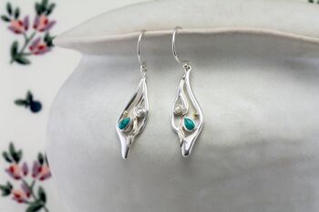 Boucles d'oreilles pendantes en argent fondu avec turquoise et perle 2