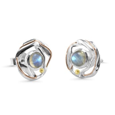 Moonstone stud earrings with delicate Gold details.