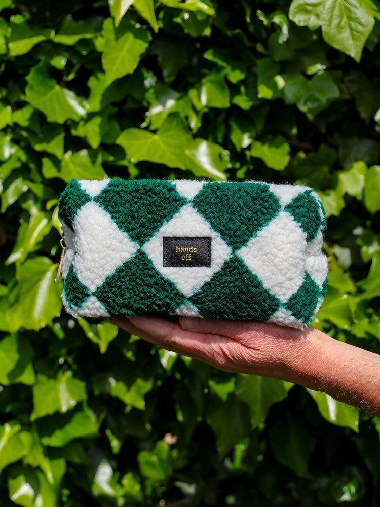 Borsa Mani fuori dal vecchio verde a scacchi bianchi realizzata in tessuto teddy