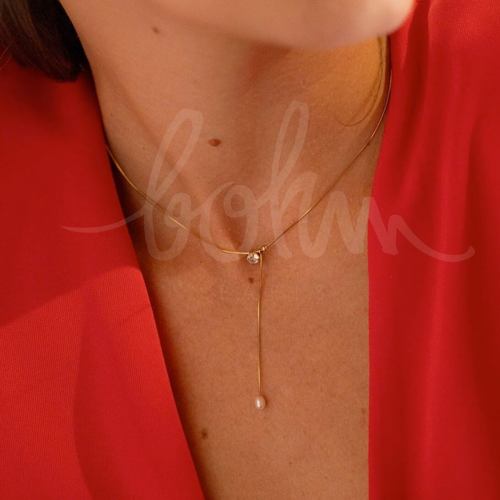 Y Maja Halskette – Kristall und baumelnde Kette mit Süßwasserperle