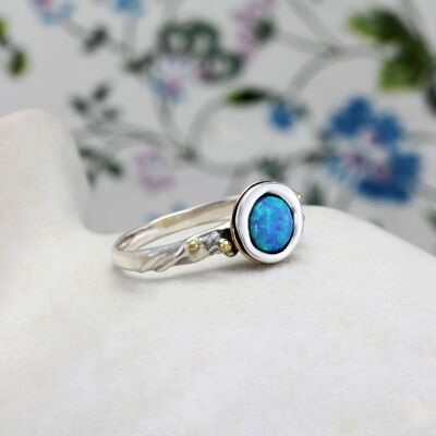 Impresionante anillo de ópalo azul redondo grande de plata