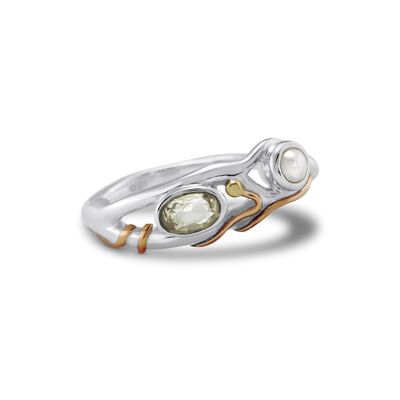 Delicado anillo de amatista verde y perla con detalles en oro, hecho a mano.