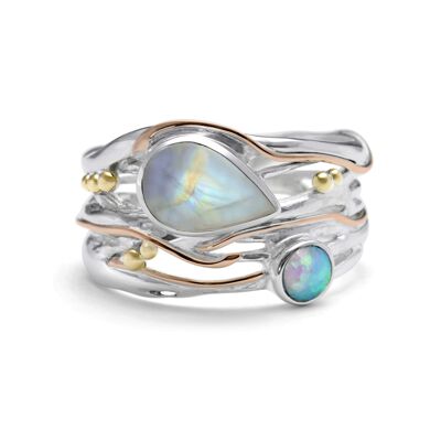 Bague en pierre de lune arc-en-ciel et opale avec détails en or, unique et fabriquée à la main.