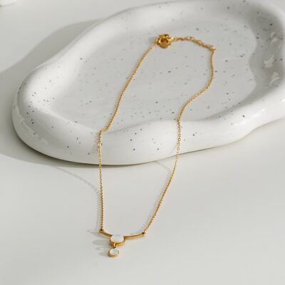 Collana Dorata Con Pendente A Barretta E Doppie Pietre Di Madreperla Bianca