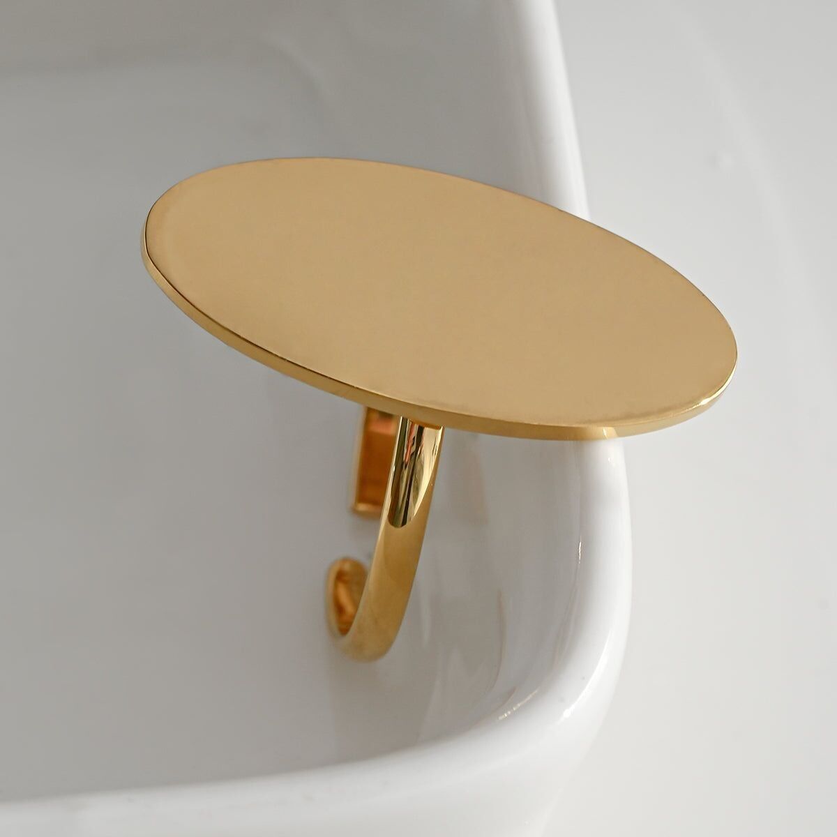 Verstellbarer Goldring mit ovaler Platte