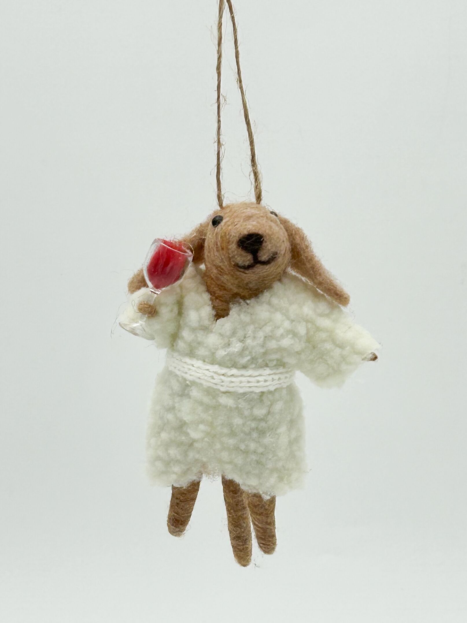 HUND MIT BADEMANTEL UND WEINGLAS - FE455