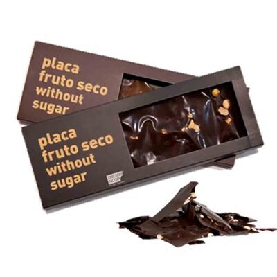 Piatto di cioccolato fondente senza zucchero e noci