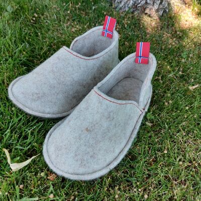 Pantofole da bambino in lana dalla mano morbida, con suola in gomma. Prodotto artigianalmente nell'UE. Piedi di elfo di Opplav. Colore bianco sabbia.
