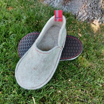 Chaussons pour enfants en laine au toucher doux, avec semelle en caoutchouc. Fabriqué à la main dans l'UE. Pieds d'Elfe Opplav. Couleur de sable blanc. 3