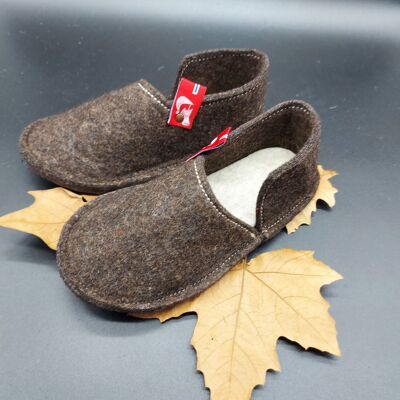 Pantofole da bambino in lana dalla mano morbida, con suola in gomma. Prodotto artigianalmente nell'UE. Piedi di elfo di Opplav. Colore marrone.