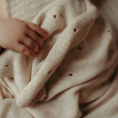 Coperta per bebè in cotone organico a maglia cosparsa