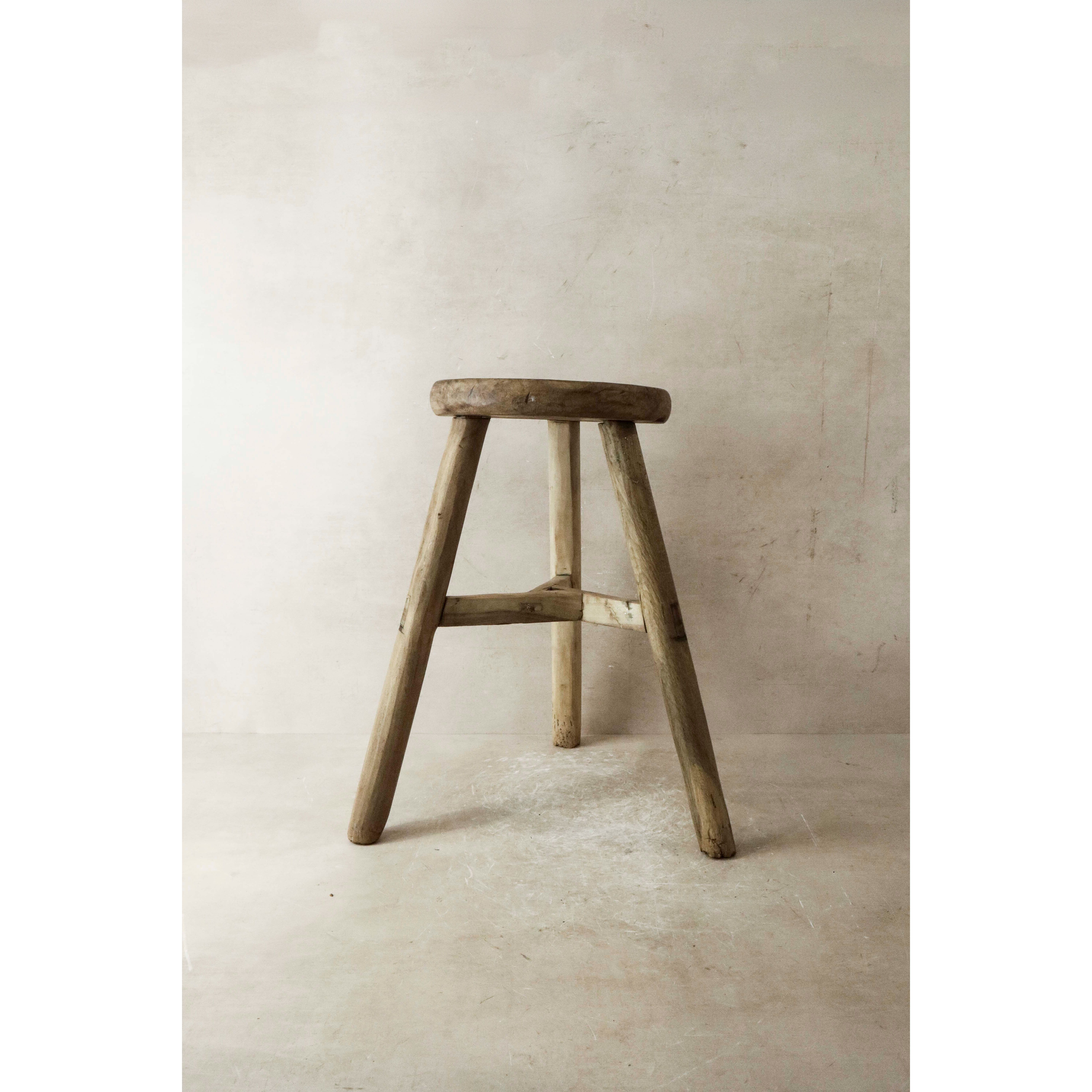 Rustikaler Vintage Hocker aus Ulmenholz - Rund - Nr. 24