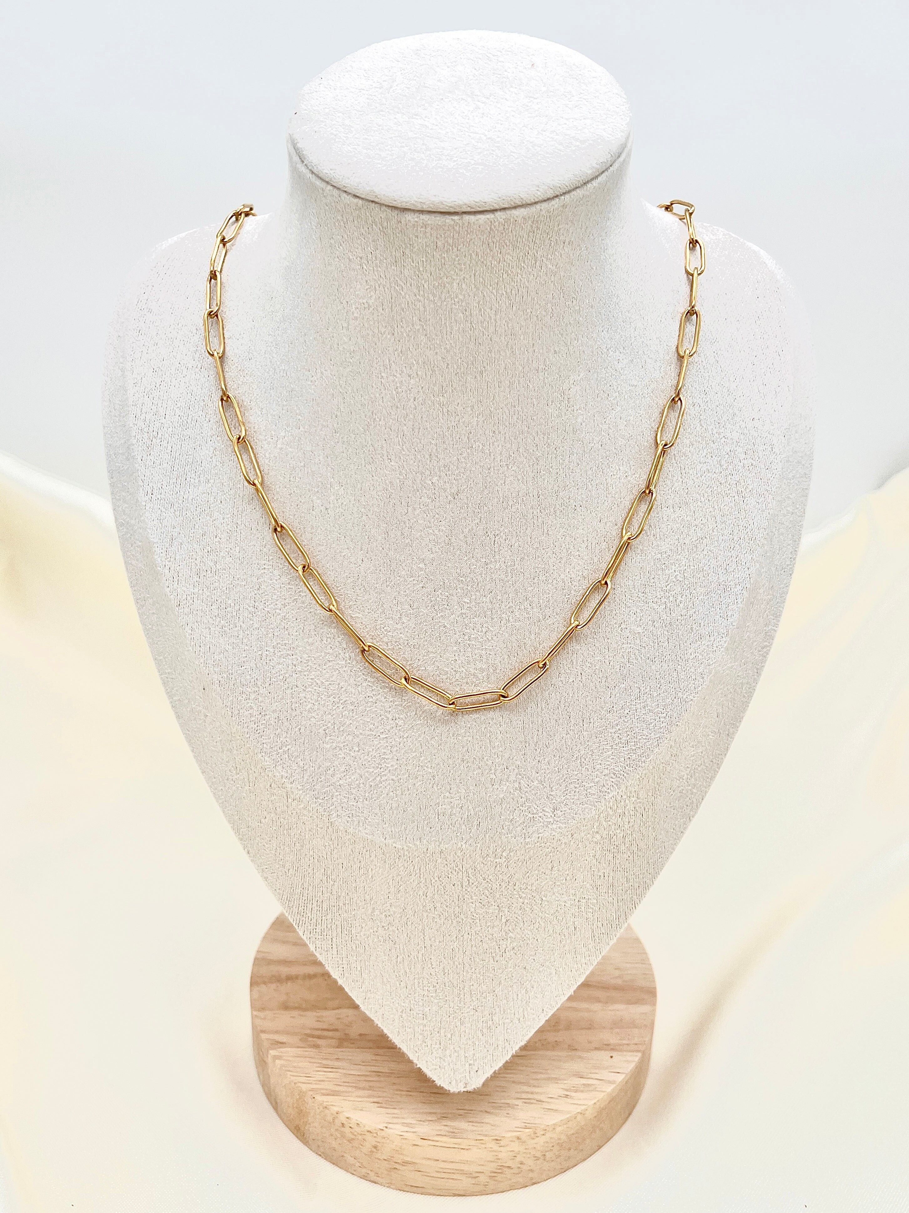 Collana a catena in oro con ciondoli