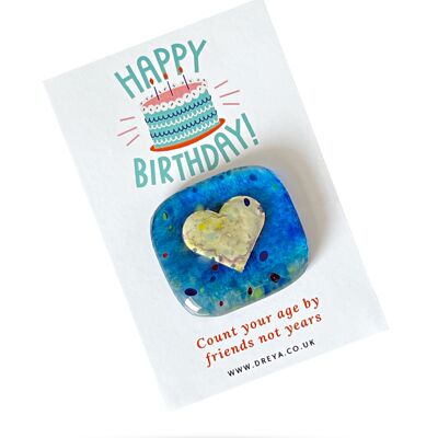 Dije de bolsillo con texto "Feliz cumpleaños"