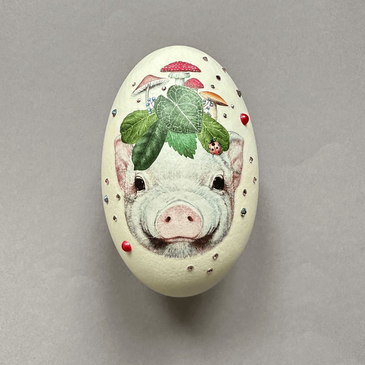 Nanduei: "Have a Pig" (Glam)