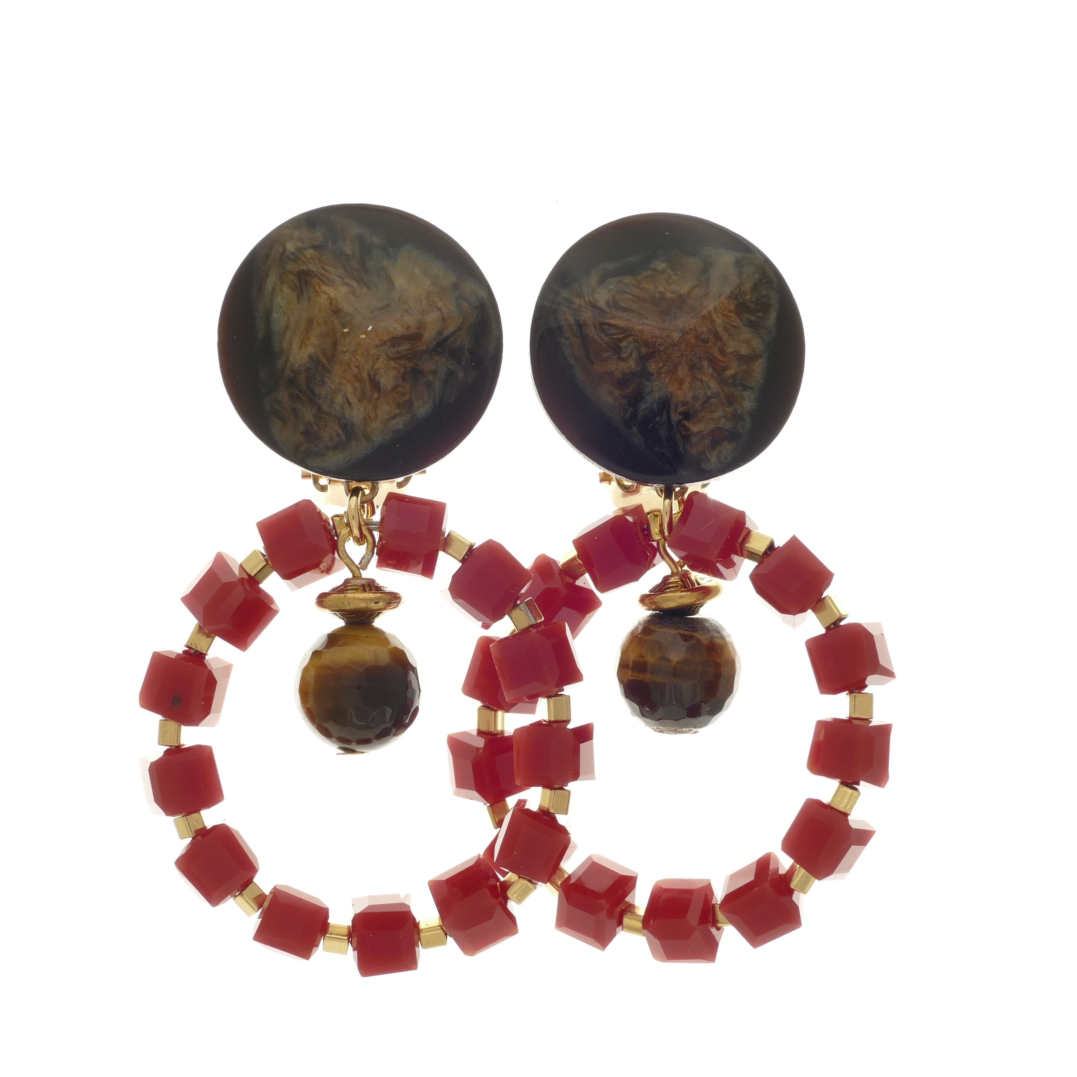 Orecchini a cerchio Leoni a clip con perle di vetro rosse e occhio di tigre