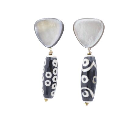 Giane Earclips Black & Beige With Mother of Pearl