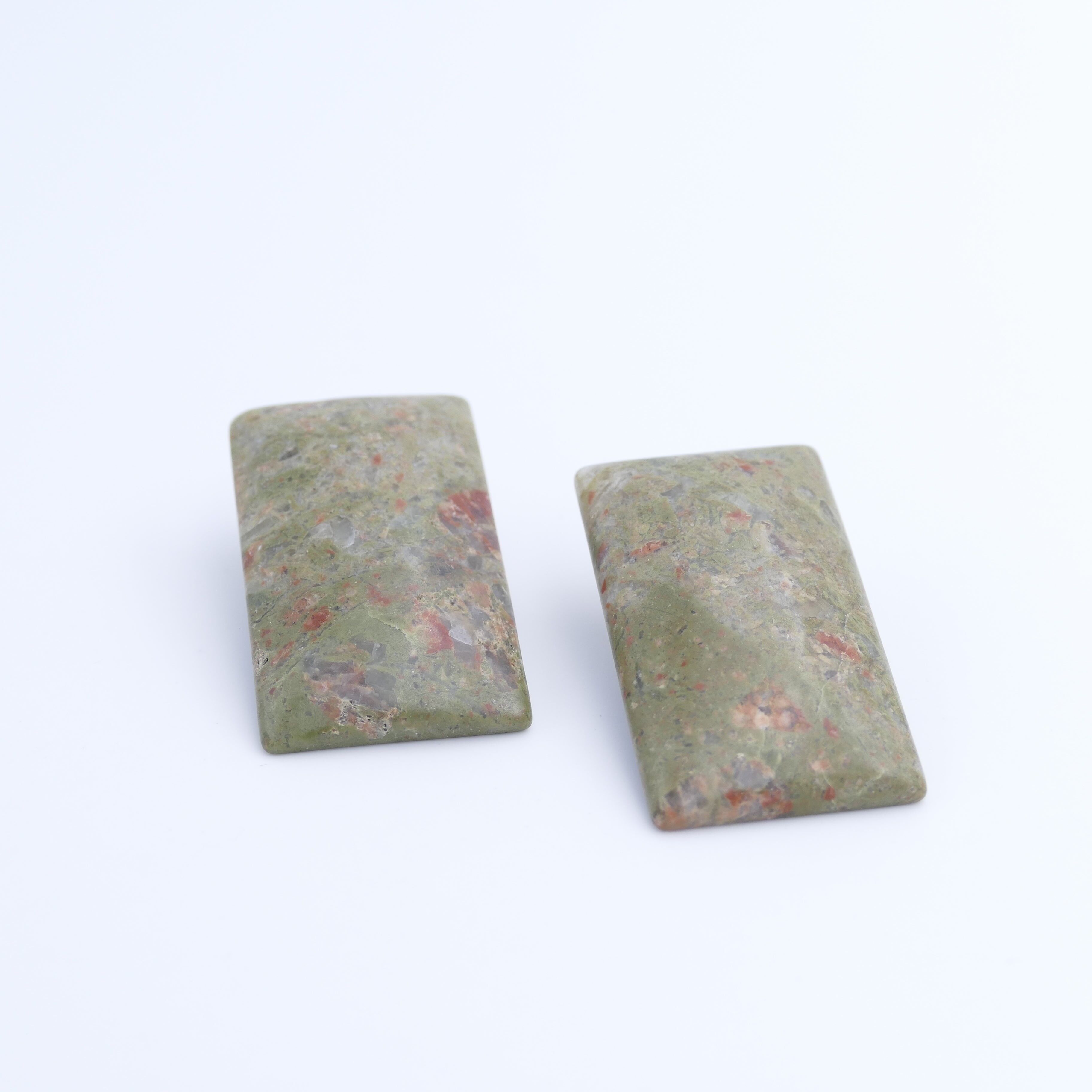 Piedra de clips de oreja de epidota