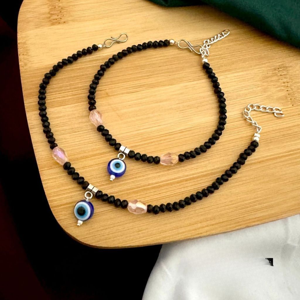 Cavigliera per piede in argento con perline nere e malocchio Payal