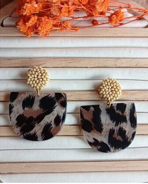 Orecchini LEOPOLDINE leopardati a mezzaluna e orecchini a bottone intrecciati