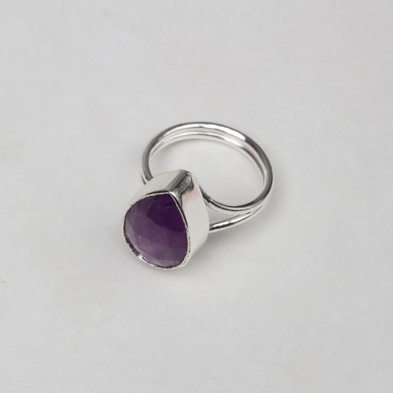 Anello Caveto in Argento Lucido con Ametista Viola
