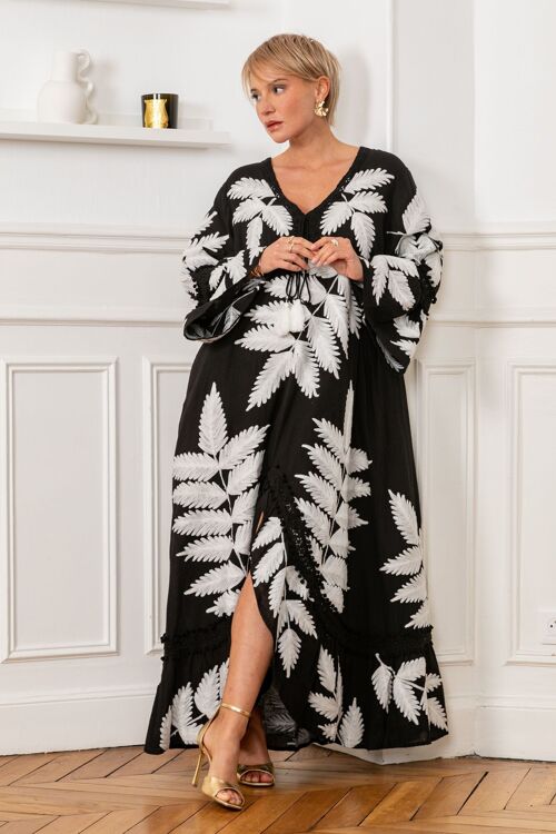 Robe longue broderie motif palmier,Coupe ample et fente sur le devant