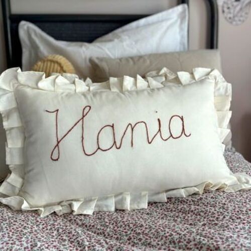 Cream – linen pillow with a hand-embroidered name with frill