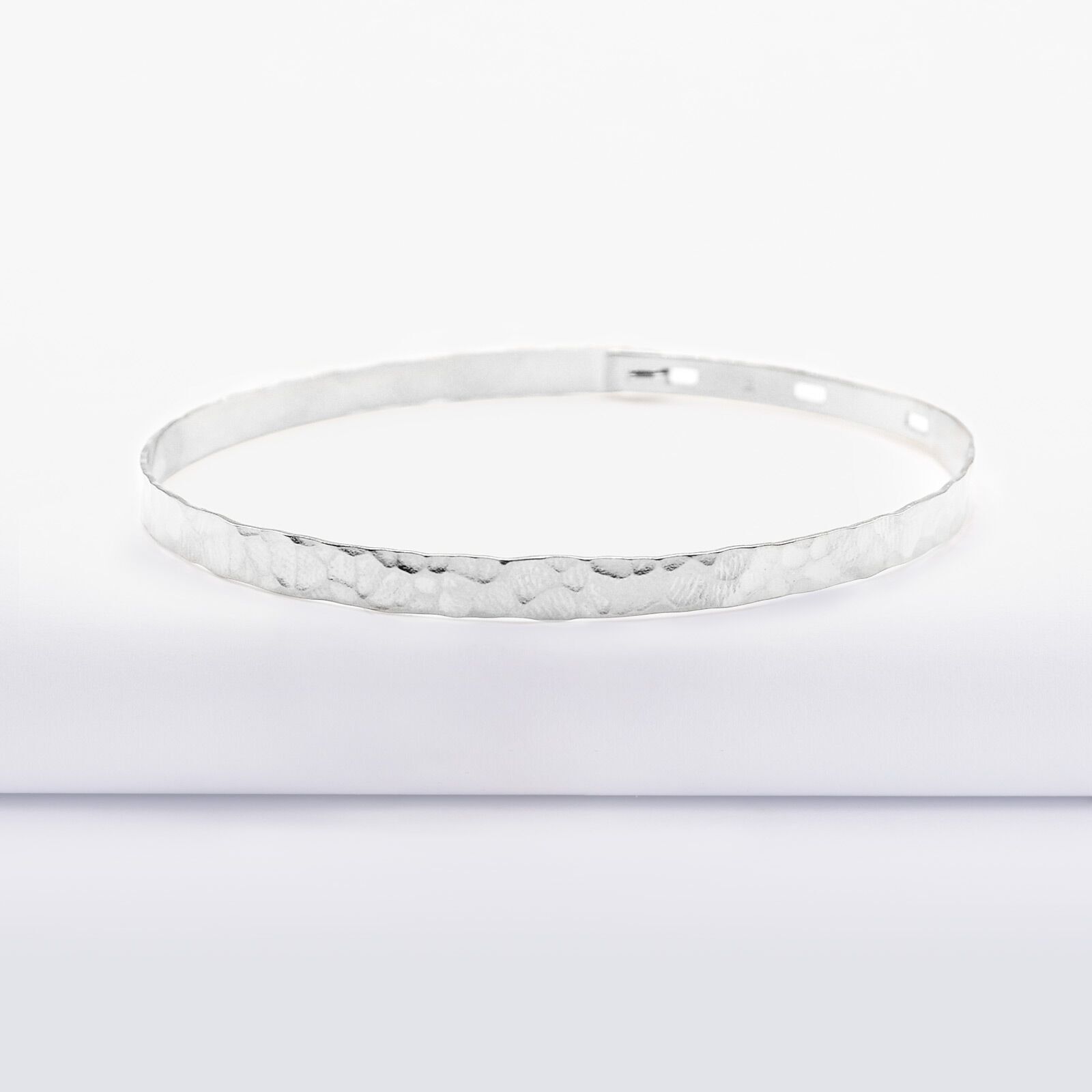 Jonc piatto martellato argento