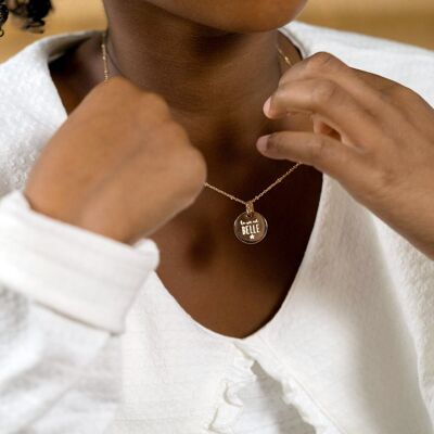 Collier enfant médaille gravée plaqué o 15 mm "La vie est belle"
