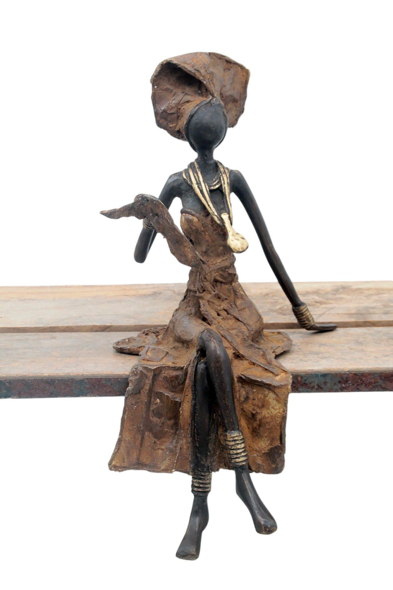 Sitzende Bronze 35 cm braun Nr. 2