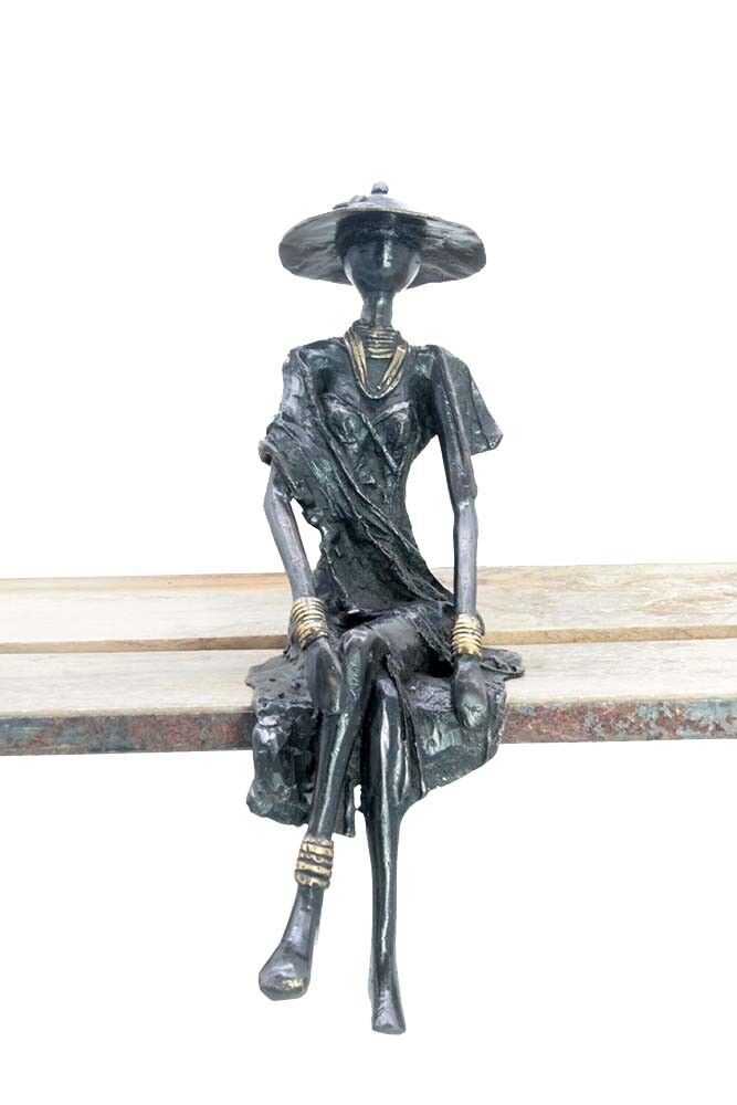Sitzende Bronze 35 cm schwarz Nr. 4