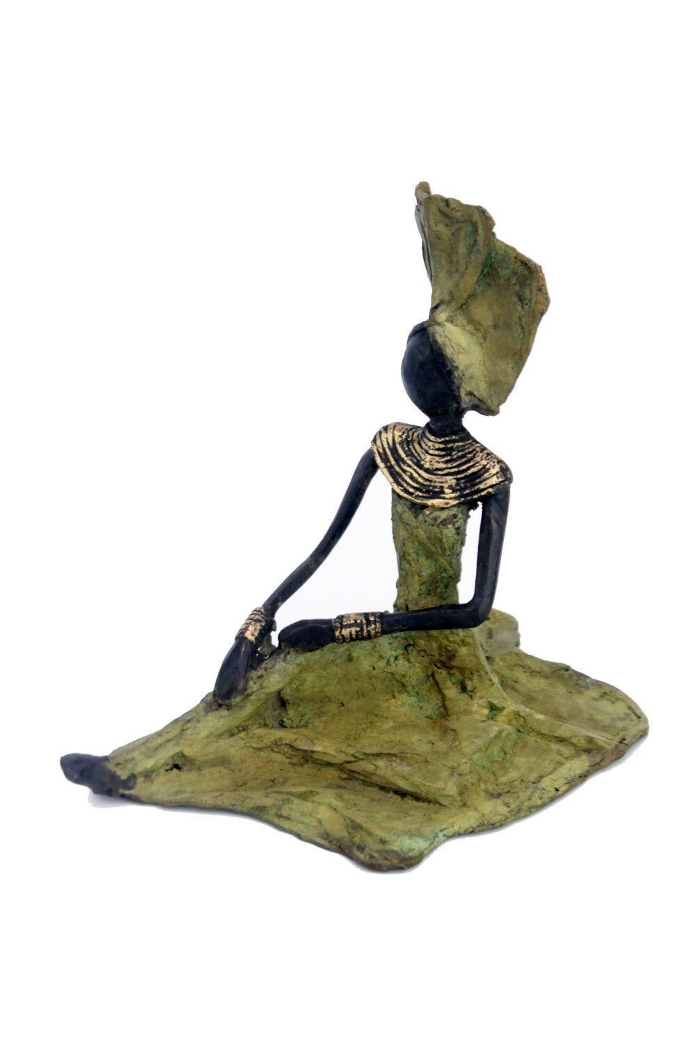 Bronze auf dem Boden sitzend 25 cm grün Nr. 4
