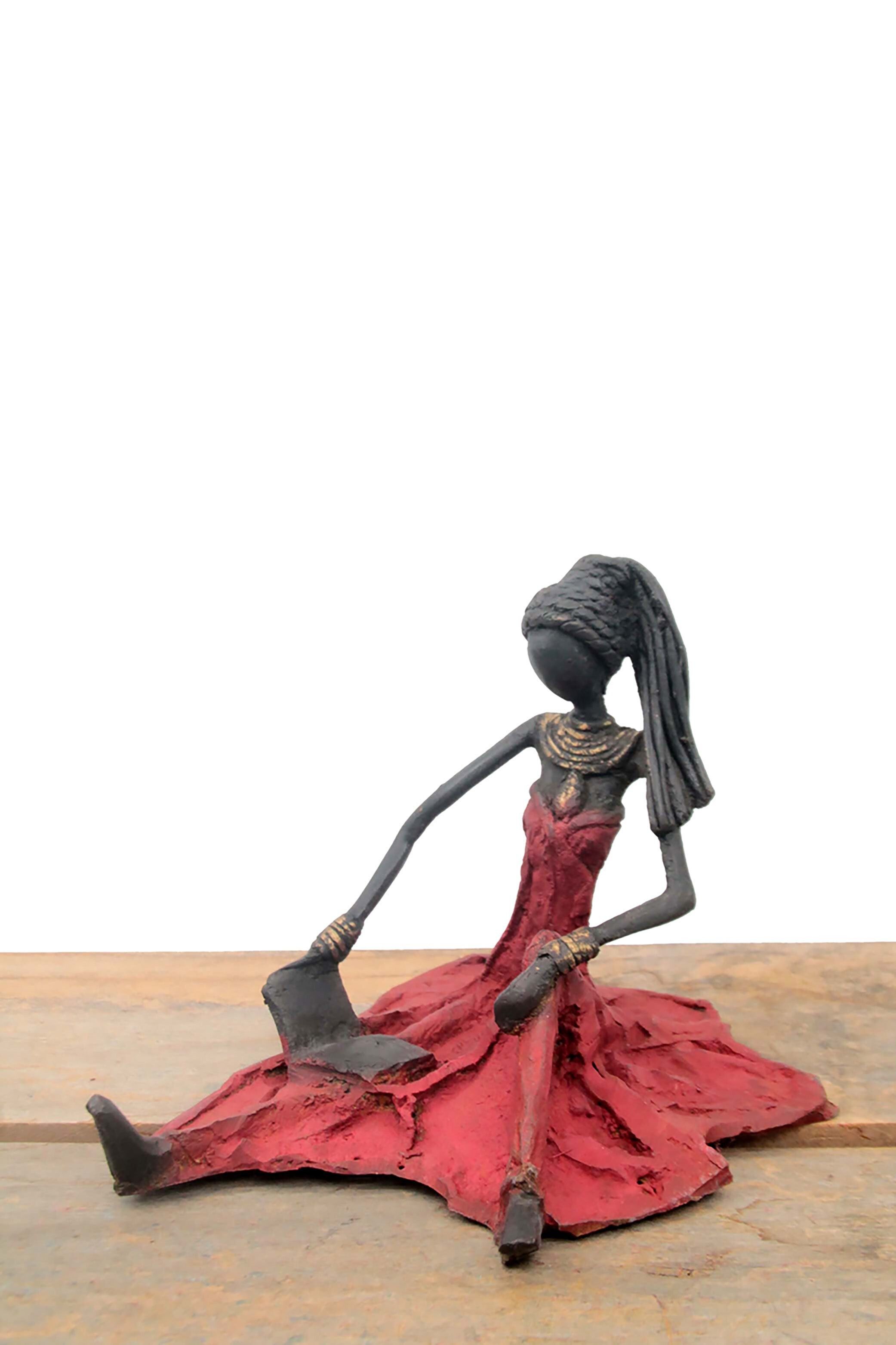 Bronzo seduto a terra cm 25 rosso n°5