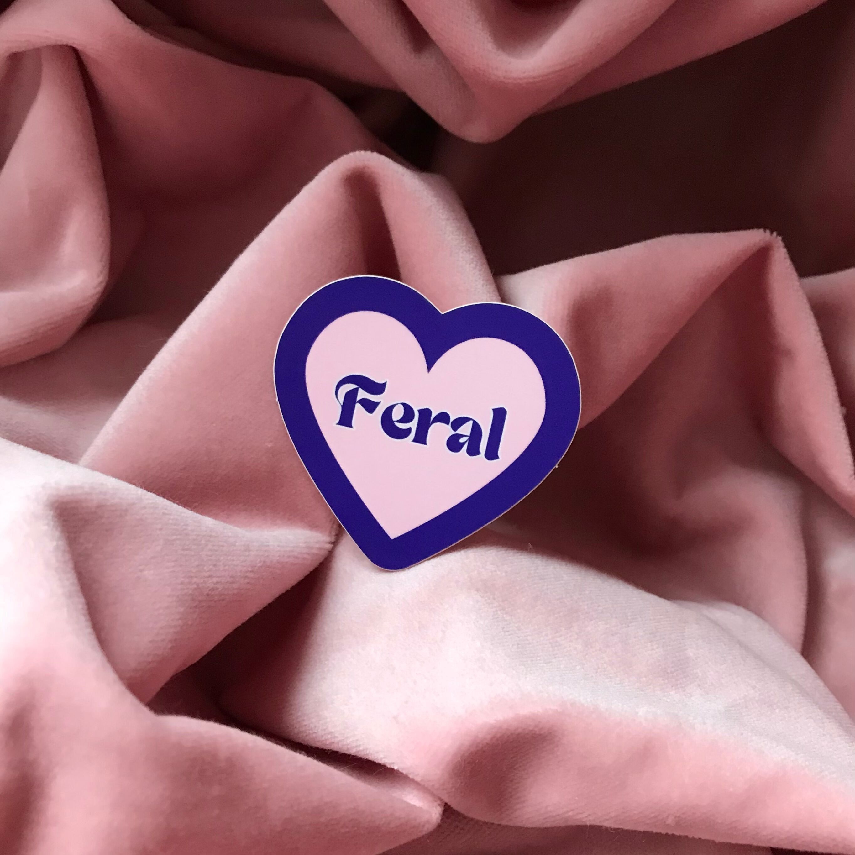 Autocollant en vinyle en forme de cœur - Feral