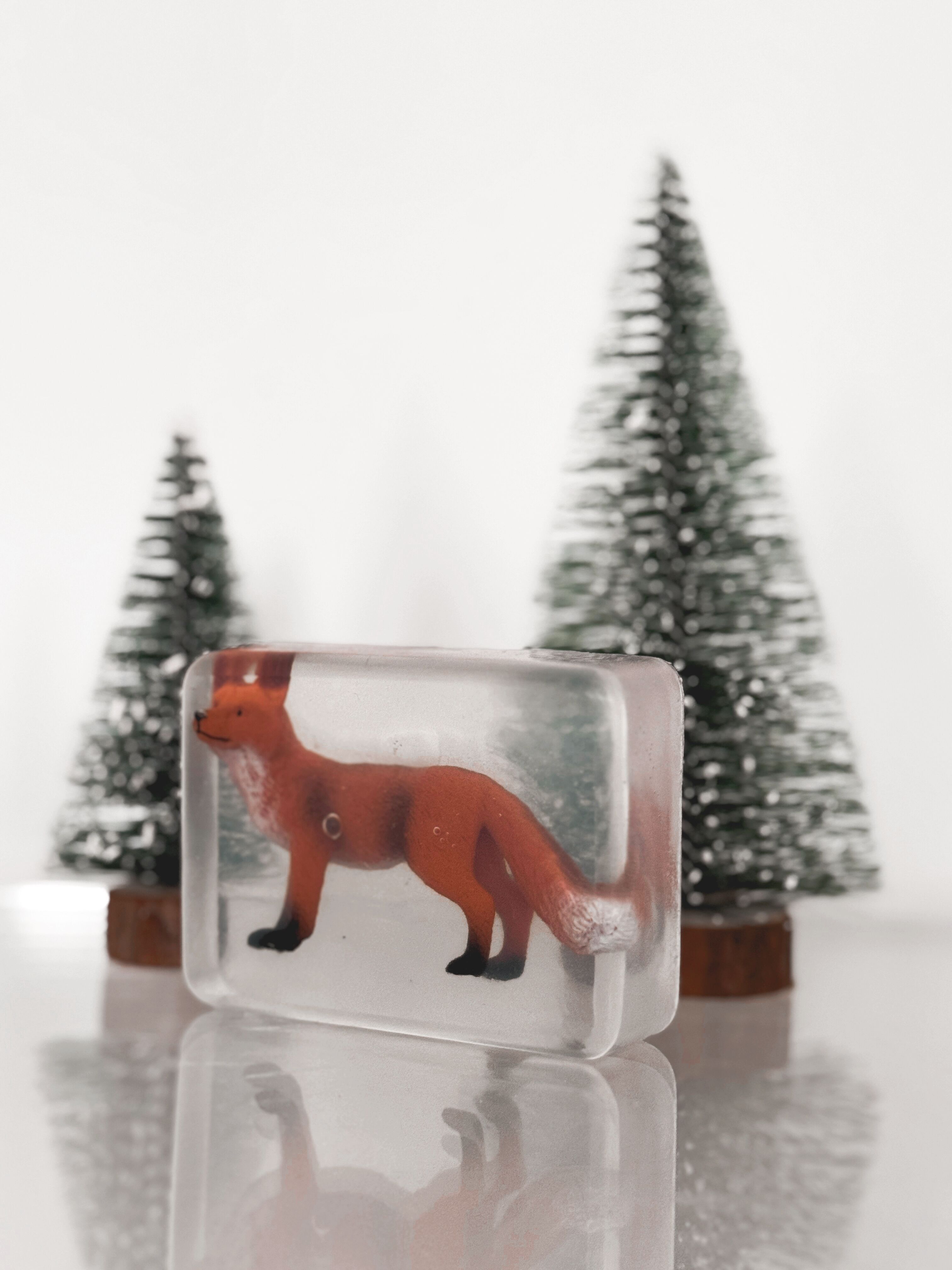 Handgefertigte transparente Seife mit Fuchsfigur