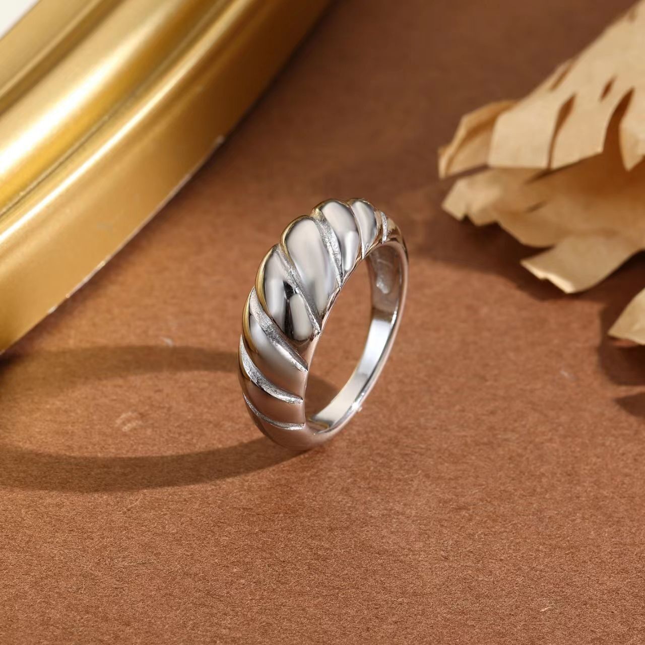 Anello in argento spesso con motivo a mezzaluna