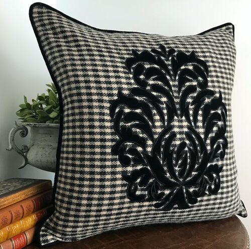 Pillowcase black&white wool black embroidered